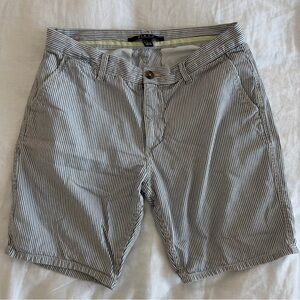 21 Men Pinstripe Denim Shorts in white and blue size 32